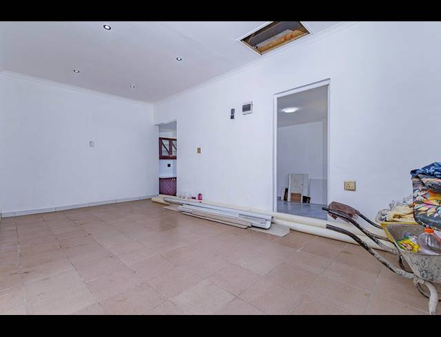 6 BEDROOM HOUSE FOR SALE IN WESTVILLE